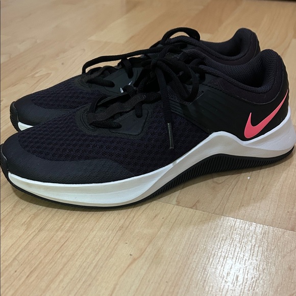 Nike Black and Pink Women's Sneakers - Picture 1 of 5